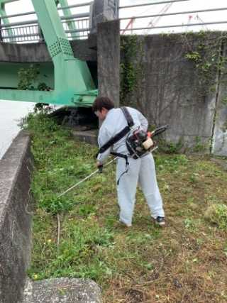 よっ